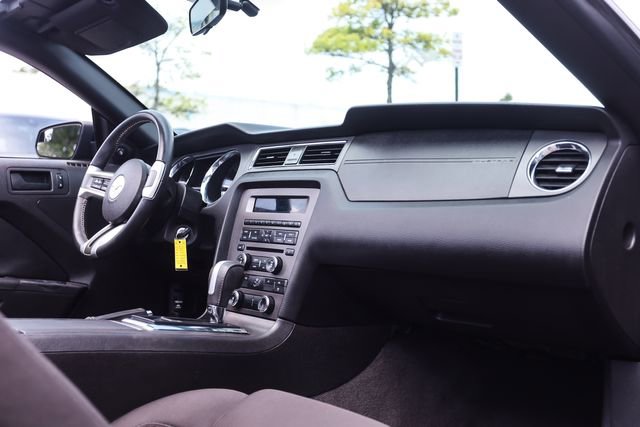 Used 2013 Ford Mustang GT RWD image 30