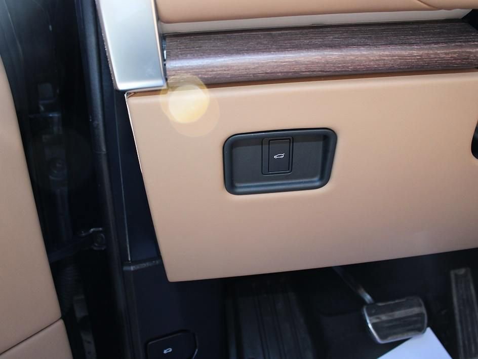 Used 2023 Land Rover Range Rover Long Wheelbase Autobiography image 30