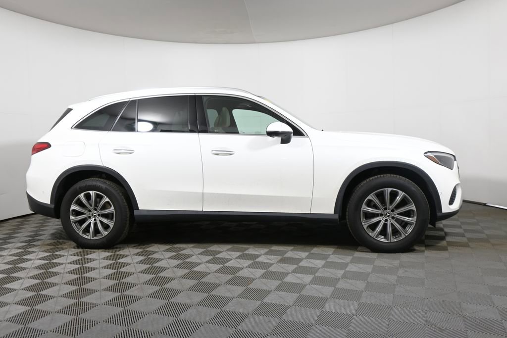 Used 2025 Mercedes-Benz GLC 300 4MATIC image 8