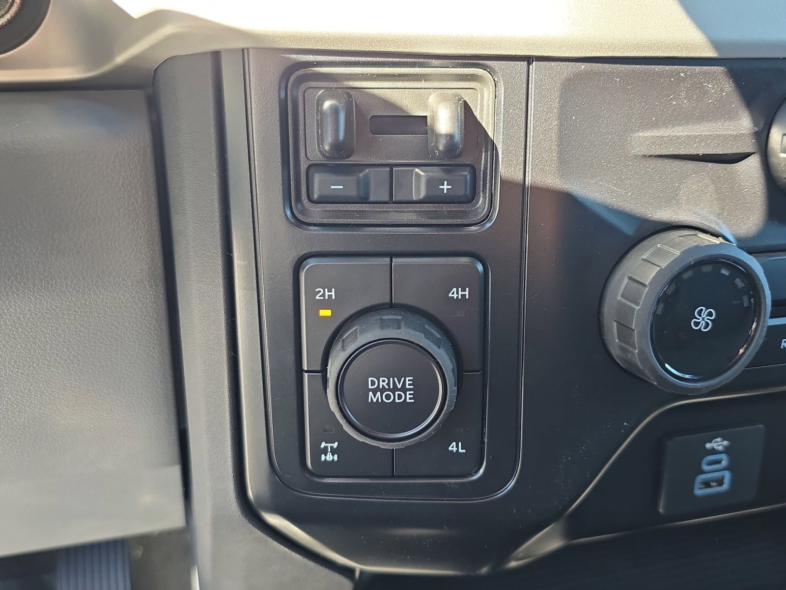 New 2026 Ford F250 XLT w/ FX4 Off-Road Package image 27