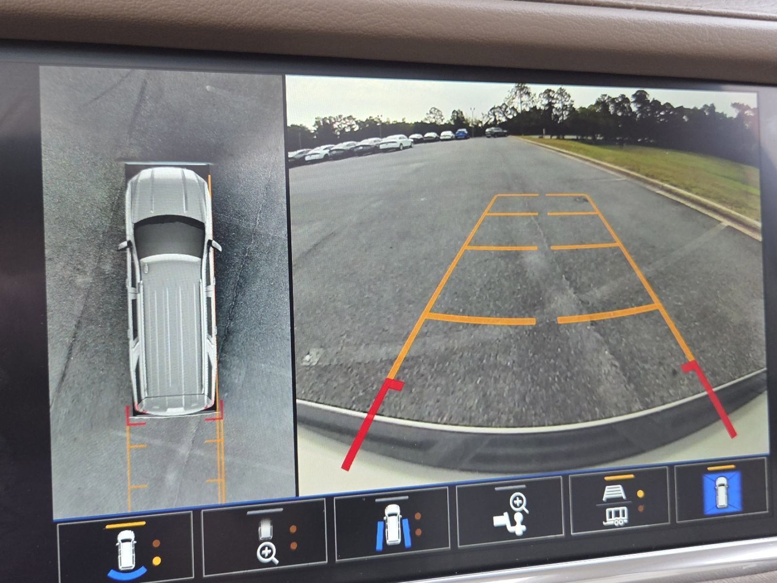 Used 2022 GMC Yukon XL Denali RWD image 8