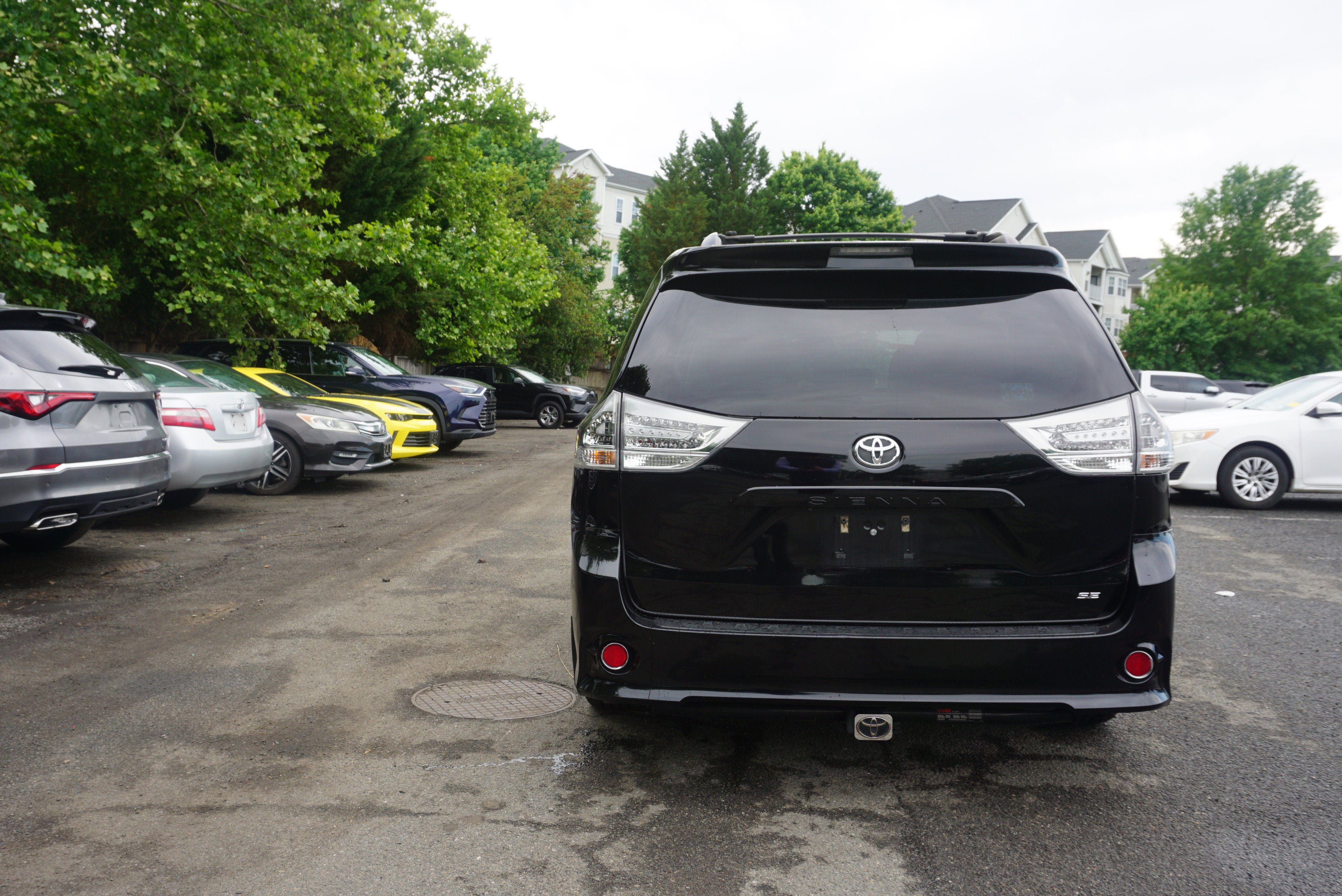 Used 2017 Toyota Sienna SE w/ SE Preferred Package FWD image 5