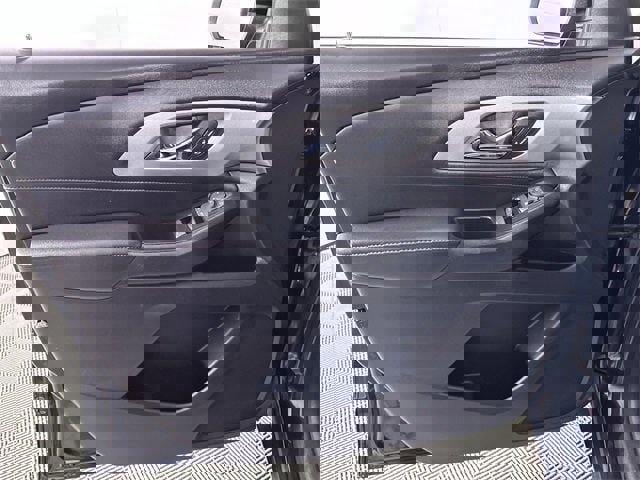 Used 2023 Chevrolet Traverse LT image 23