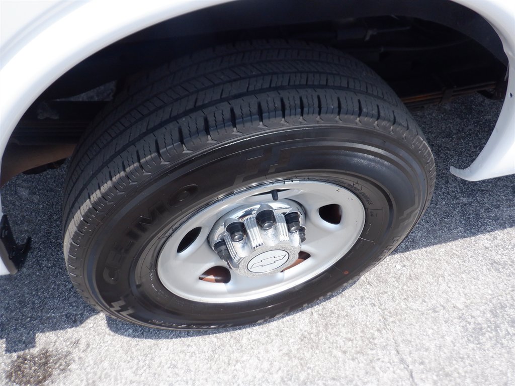 Used 2020 Chevrolet Express 3500 LT w/ LT Preferred Equipment Group RWD image 8