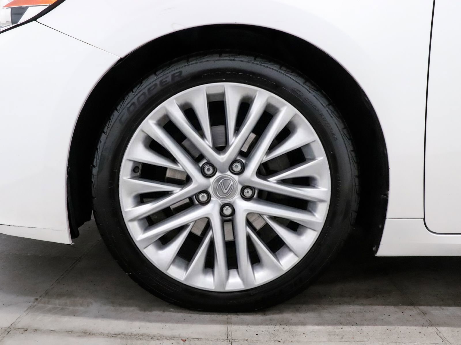 Used 2016 Lexus ES 350 w/ Luxury Package w/Wood Trim image 8