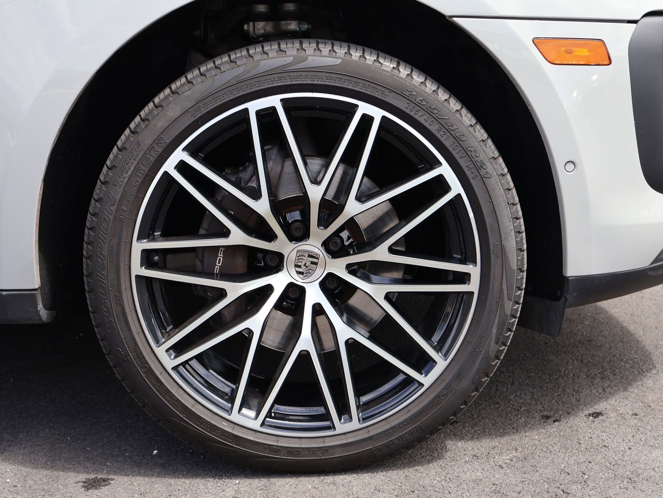 Certified 2023 Porsche Macan image 29