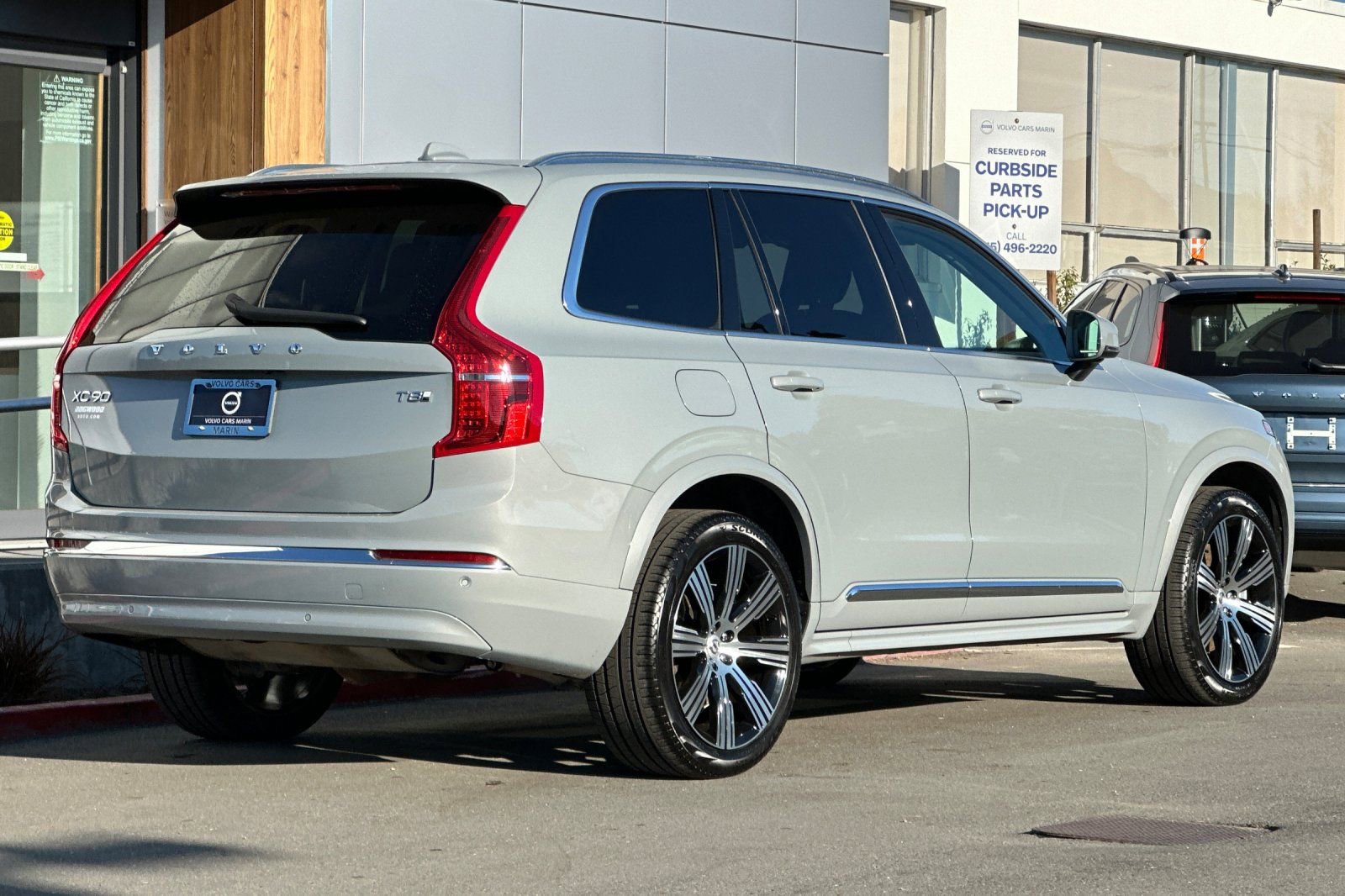 Used 2025 Volvo XC90 T8 Core w/ Climate Package image 2
