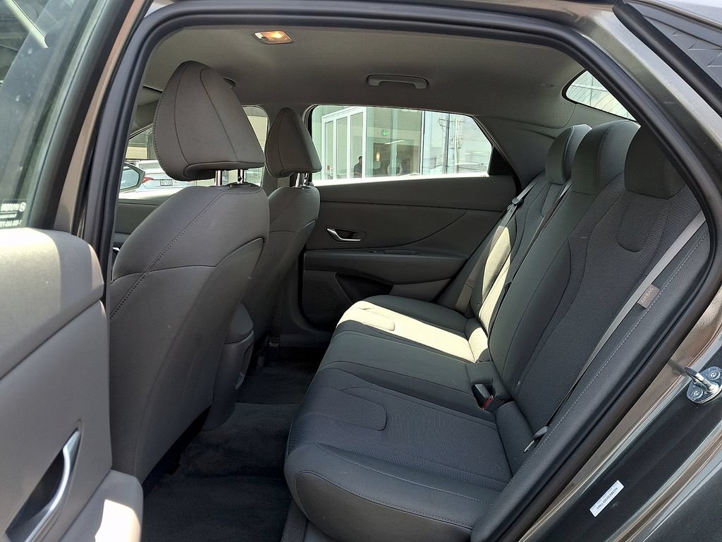 Used 2025 Hyundai Elantra SE FWD image 10