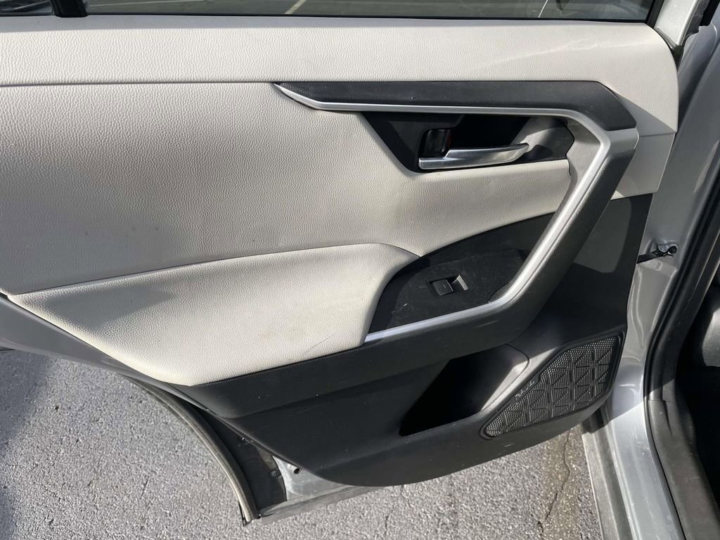 Used 2023 Toyota RAV4 XLE Premium image 22