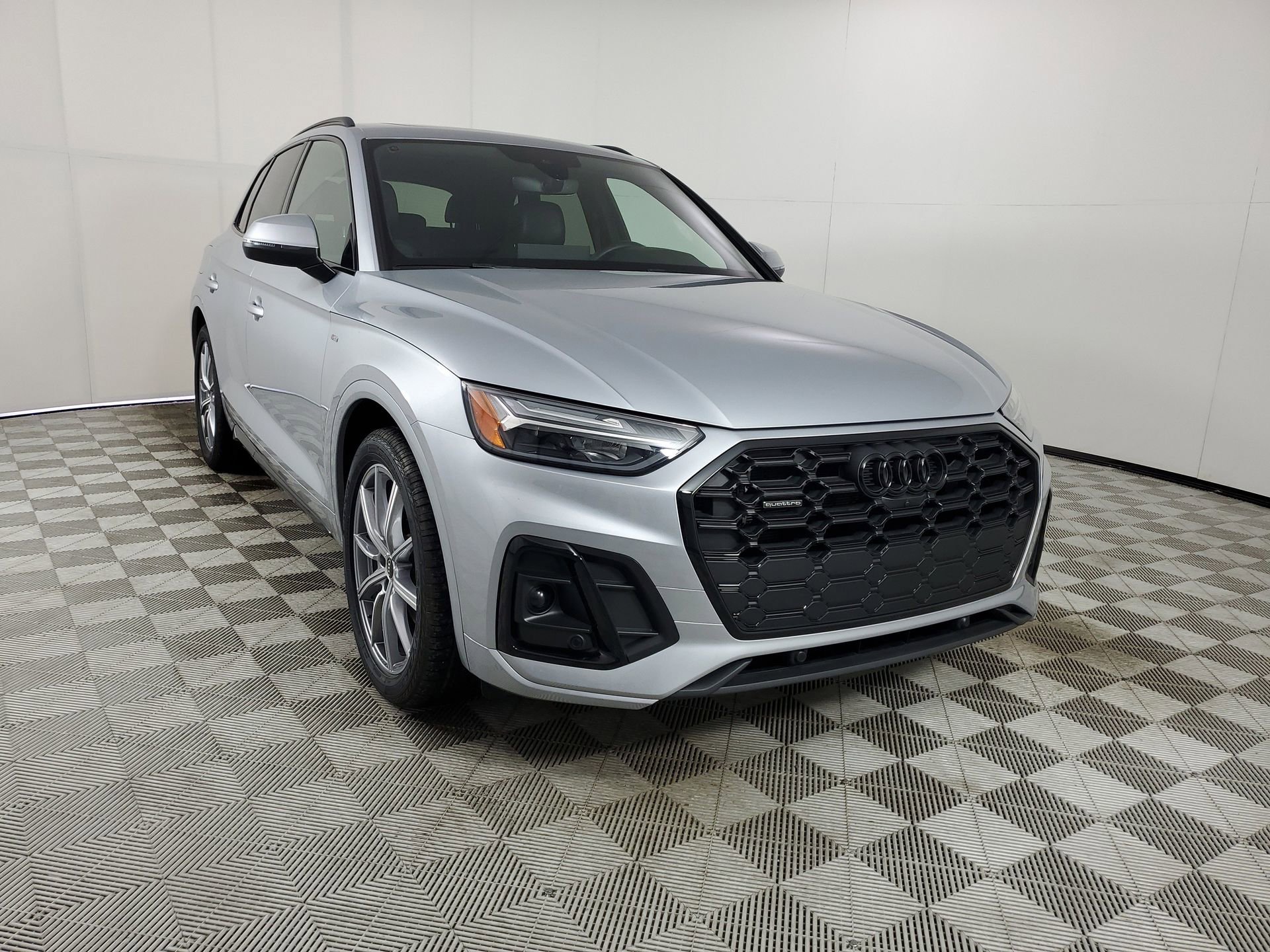 Certified 2023 Audi Q5 e Premium Plus w/ Premium Plus Package image 2