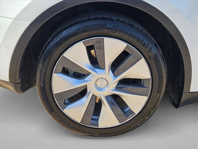 Used 2021 Tesla Model Y Long Range AWD/4WD image 25