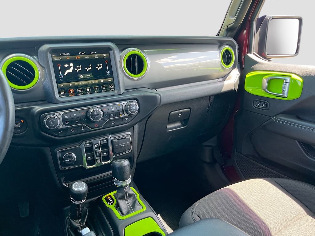 Used 2022 Jeep Wrangler Unlimited Sahara w/ Cold Weather Group AWD/4WD image 23