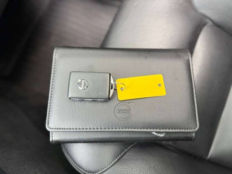 Used 2017 Volvo XC90 T6 Momentum w/ Vision Package image 15