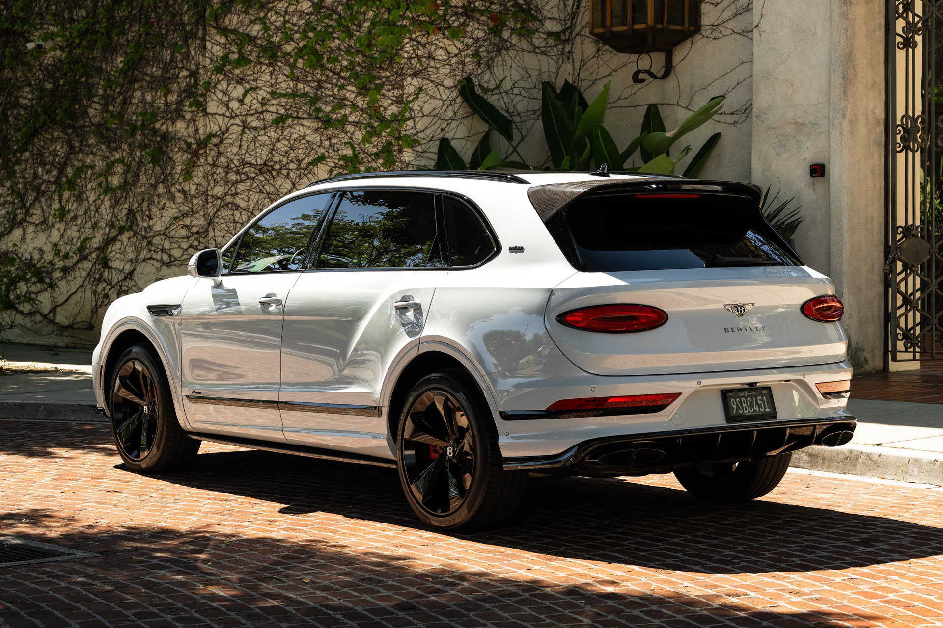 Used 2023 Bentley Bentayga Extended Wheelbase AWD/4WD image 12