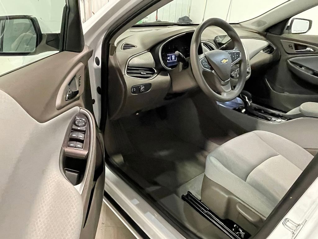 Used 2024 Chevrolet Malibu LS w/ Driver Confidence Package image 17