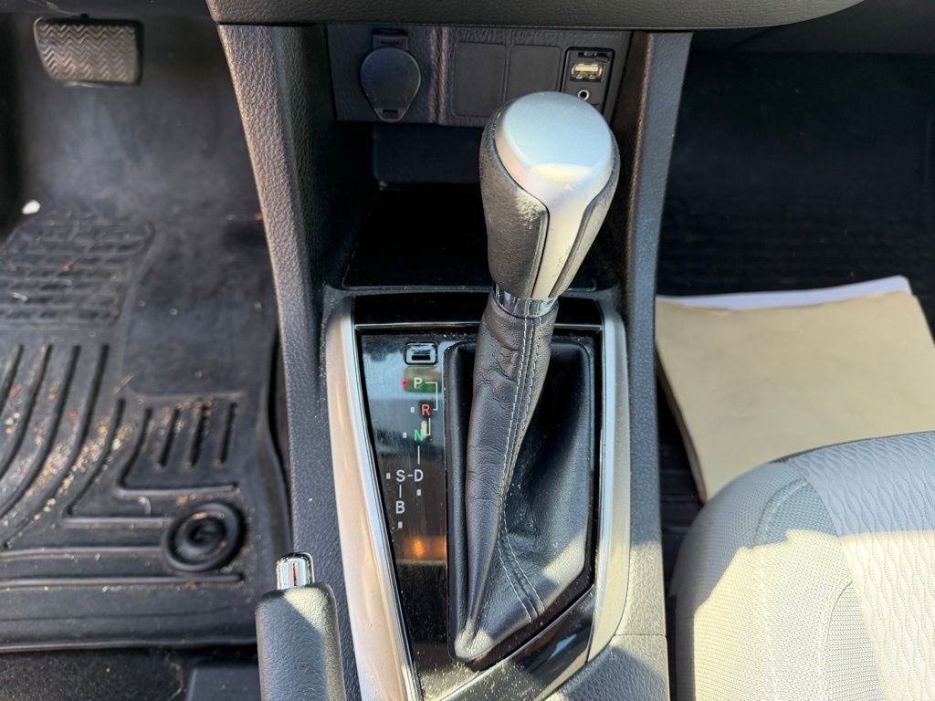 Used 2015 Toyota Corolla LE image 28