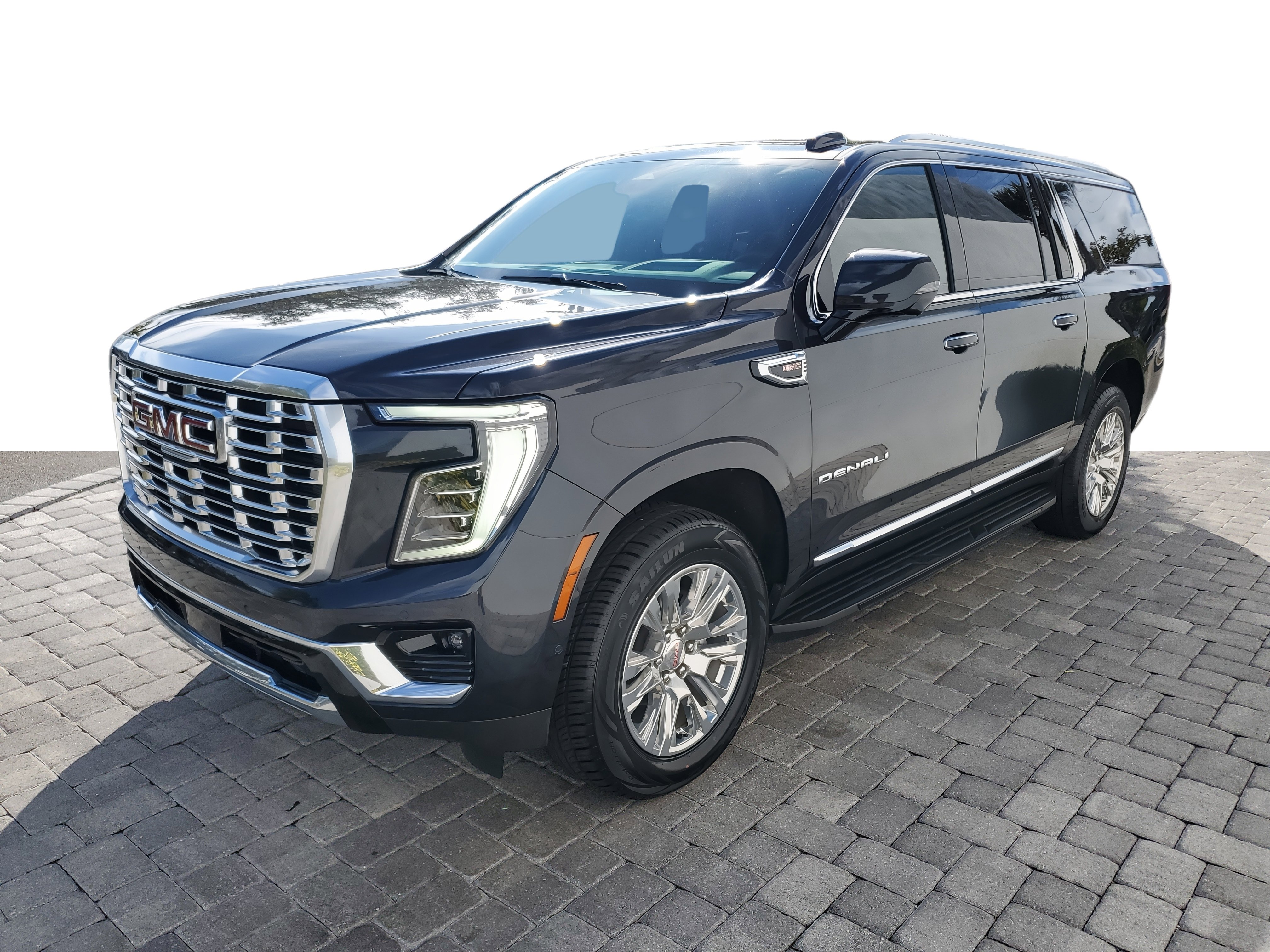 Used 2025 GMC Yukon XL Denali image 3