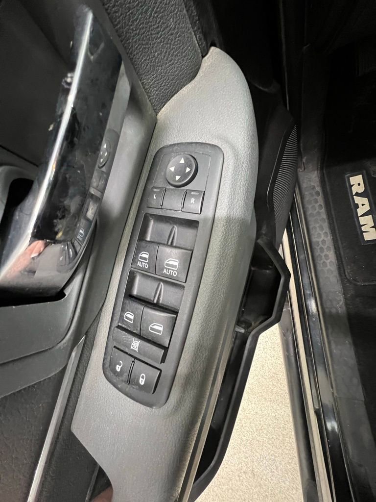 Used 2017 RAM 1500 Classic SLT image 16