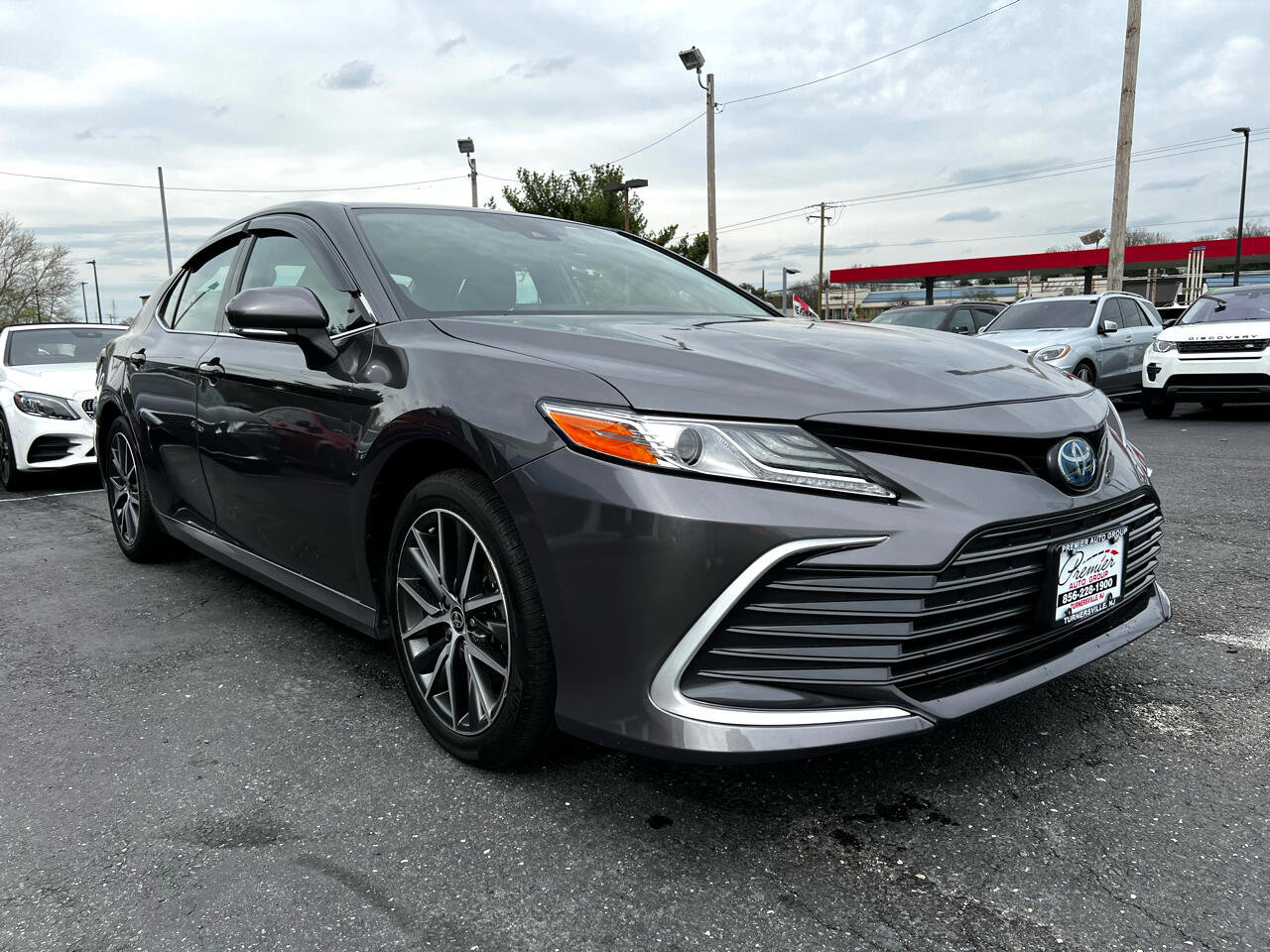 Used 2023 Toyota Camry XLE image 3