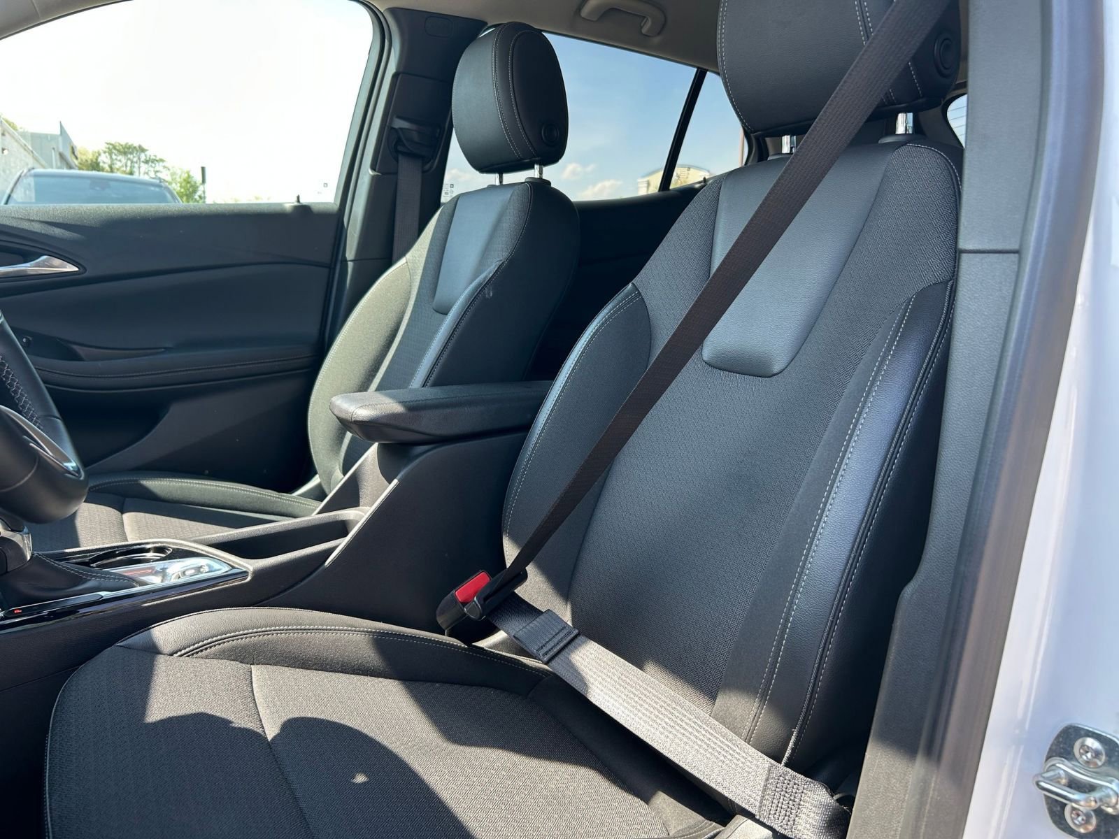 Used 2025 Buick Encore GX Preferred FWD image 31