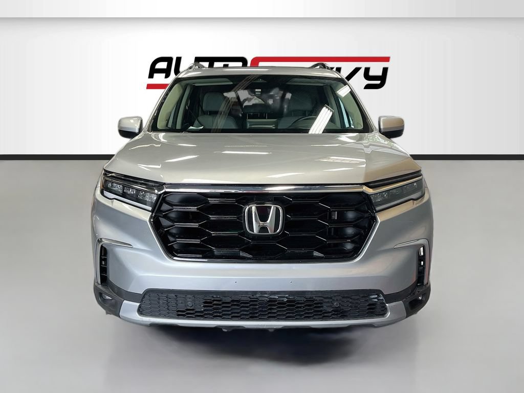 Used 2024 Honda Pilot Touring image 2