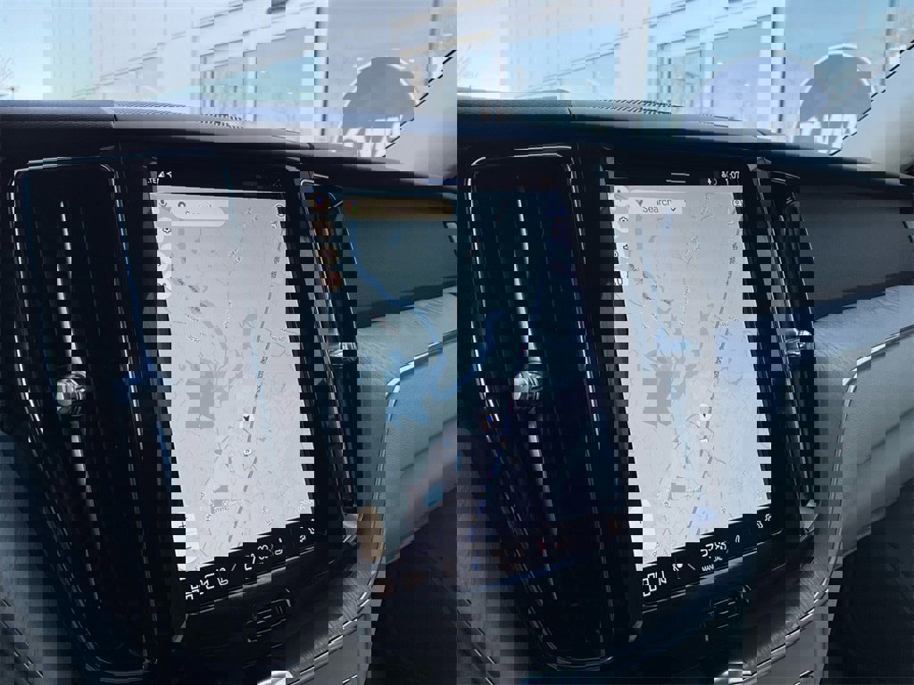 Certified 2023 Volvo XC60 B5 Plus w/ Protection Package Premier image 18