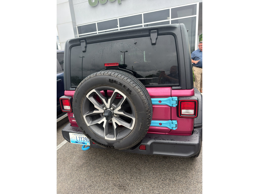 Used 2024 Jeep Wrangler Unlimited AWD/4WD image 4