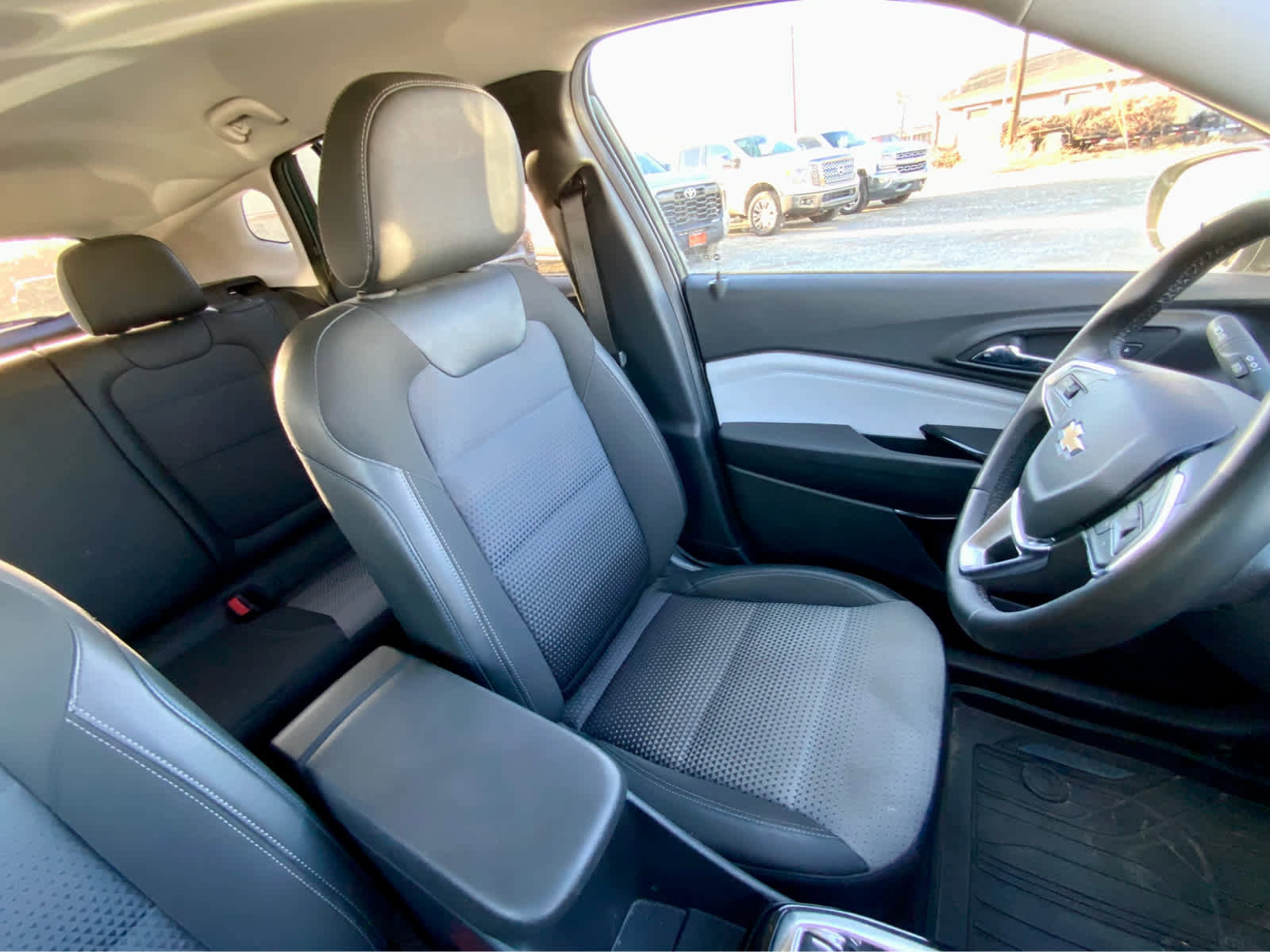 Certified 2025 Chevrolet Trax LT w/ Driver Confidence Package image 23