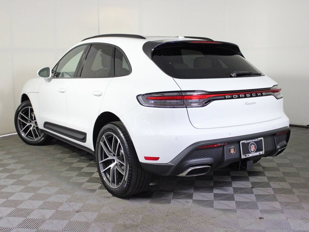 Certified 2026 Porsche Macan AWD/4WD image 3