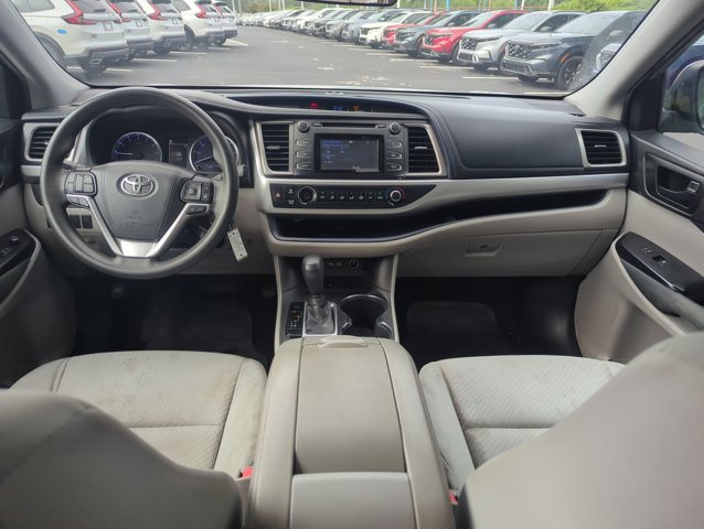 Used 2019 Toyota Highlander LE FWD image 21
