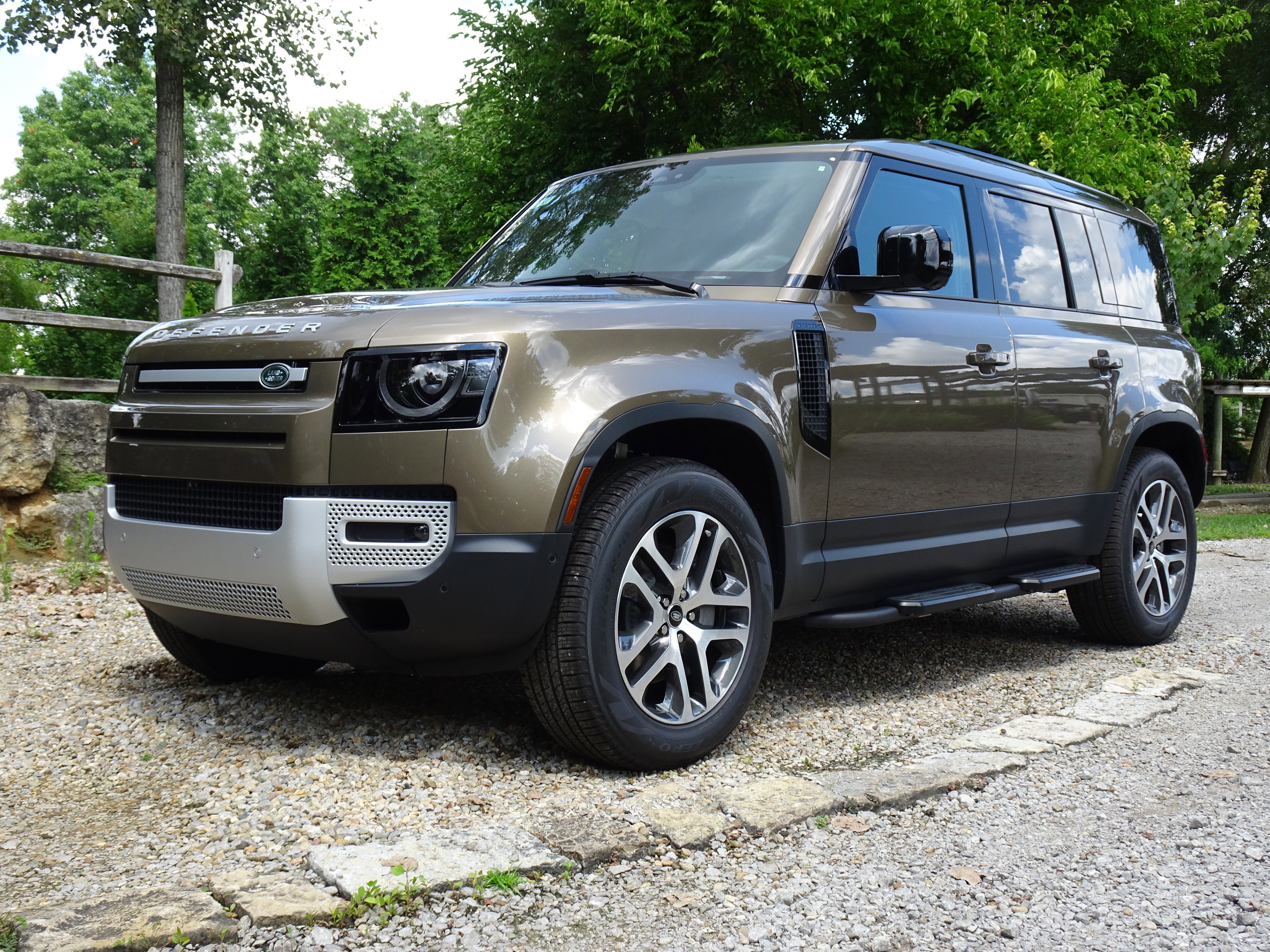 New 2025 Land Rover Defender 110 S image 8