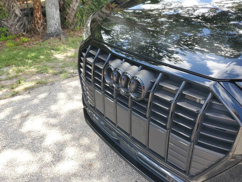 Certified 2025 Audi Q3 2.0T Premium Plus w/ Premium Plus Package AWD/4WD image 11
