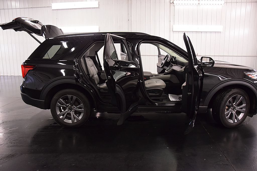 Used 2025 Ford Explorer Active w/ Active Comfort Package AWD/4WD image 36