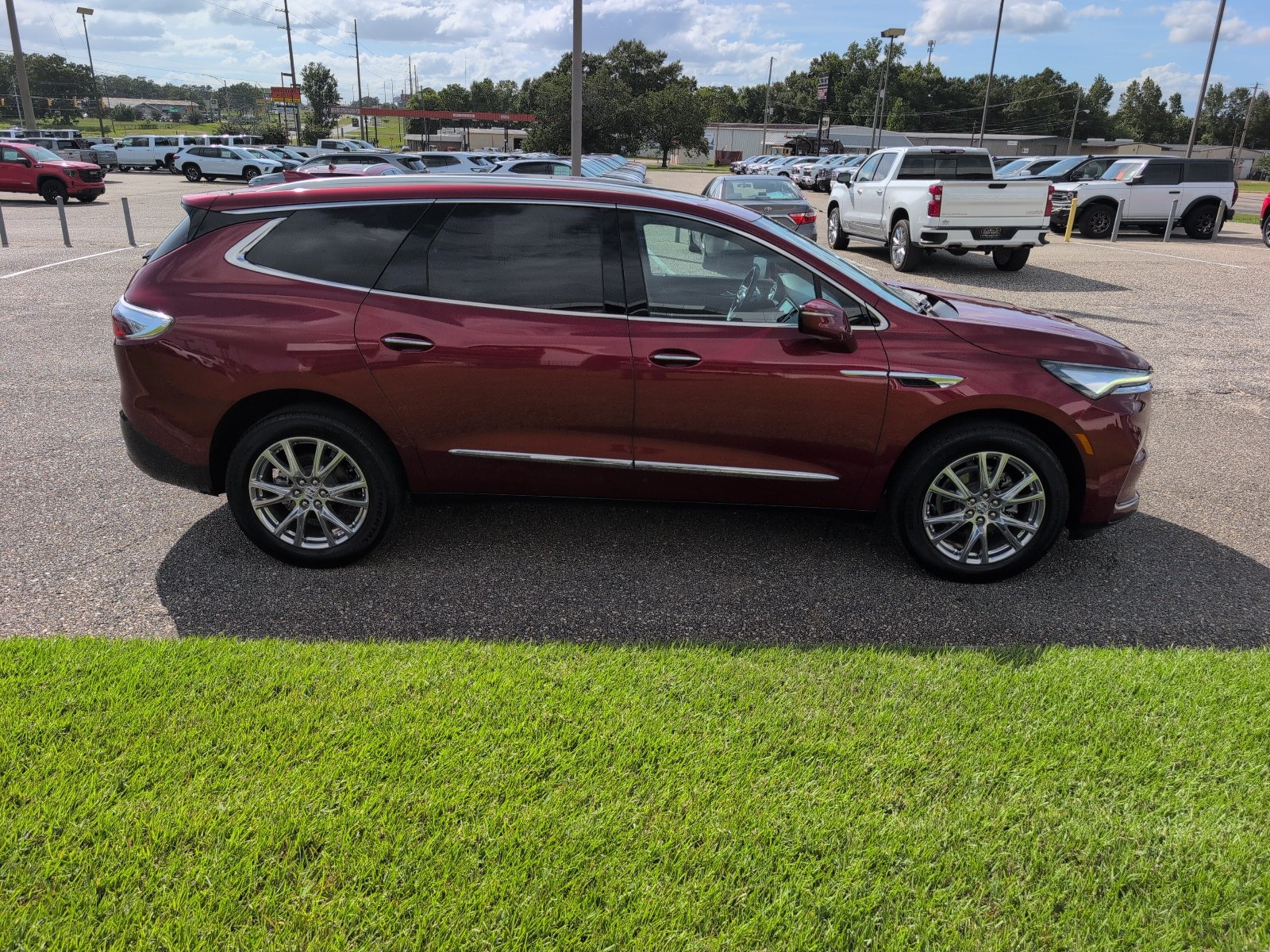 Used 2023 Buick Enclave Essence w/ Experience Buick Package FWD image 6