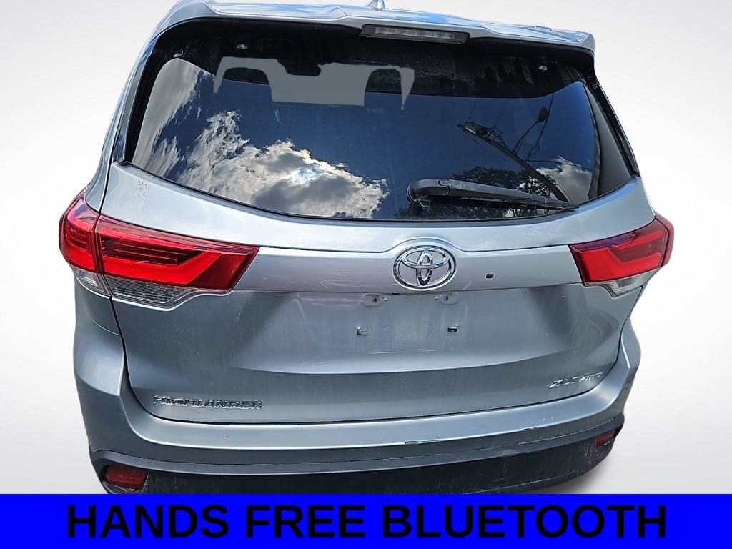 Used 2018 Toyota Highlander XLE w/ Carpet Mat Package (TMS) image 5