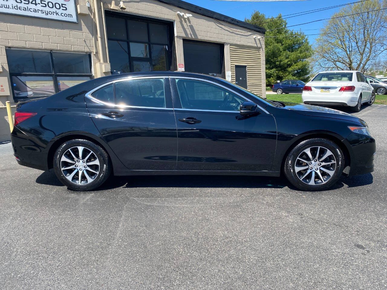 Used 2015 Acura TLX w/ Technology Package FWD image 2