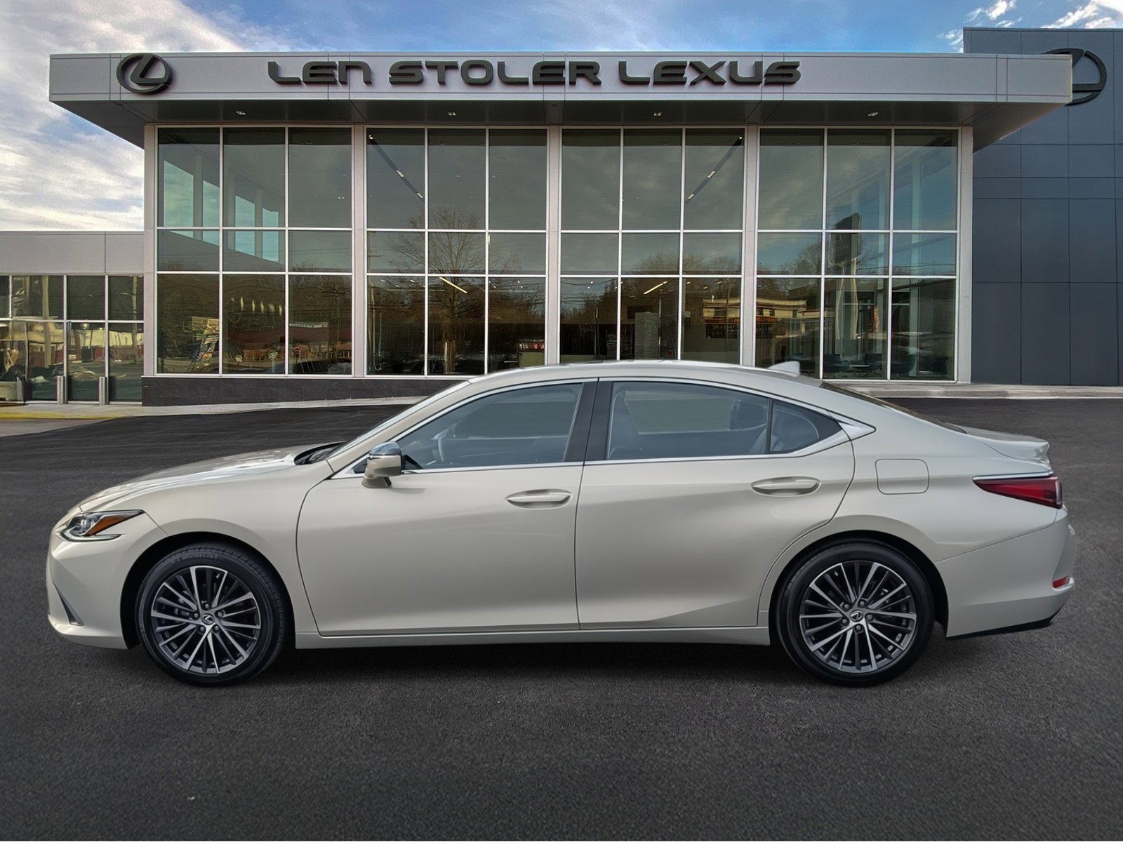 Certified 2024 Lexus ES 350 w/ Premium Package image 6