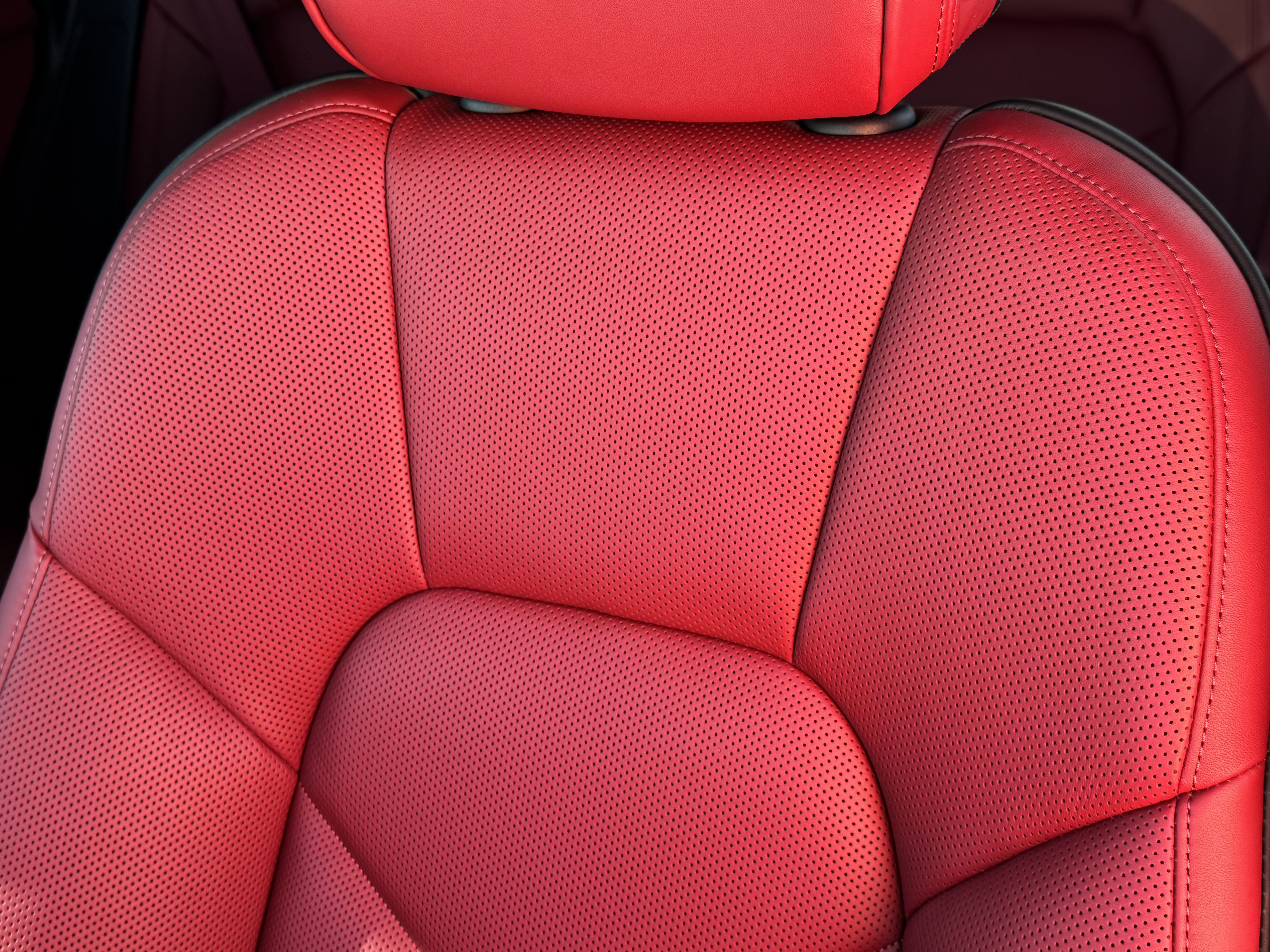 New 2025 Porsche Macan image 5