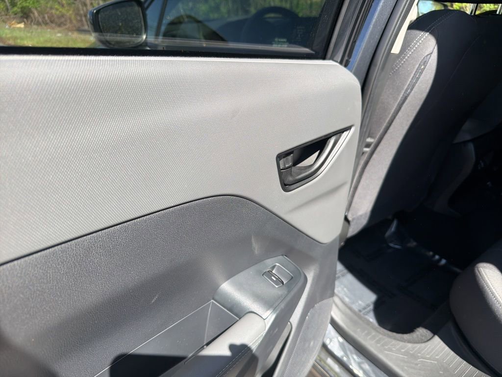 Used 2025 Subaru Crosstrek 2.0i Premium image 13