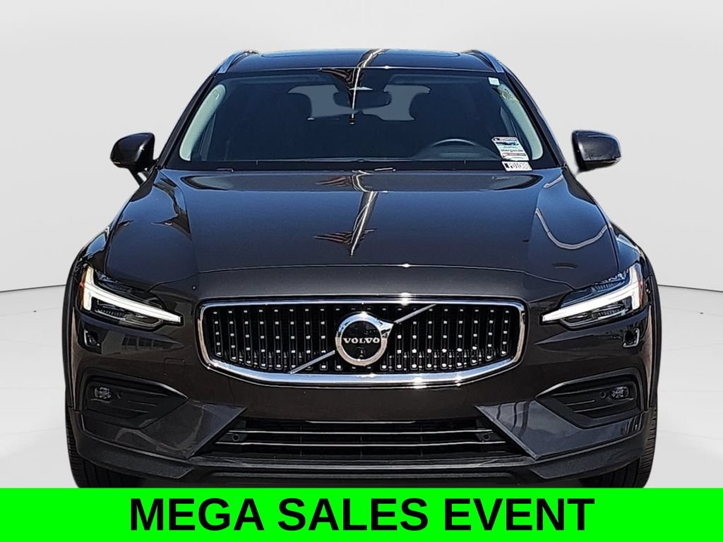 Used 2025 Volvo V60 B5 Cross Country Plus AWD/4WD image 8