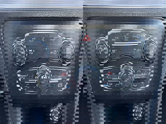 Used 2023 Dodge Charger SXT image 32