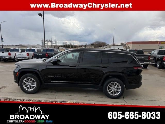 Used 2023 Jeep Grand Cherokee L Laredo AWD/4WD image 4