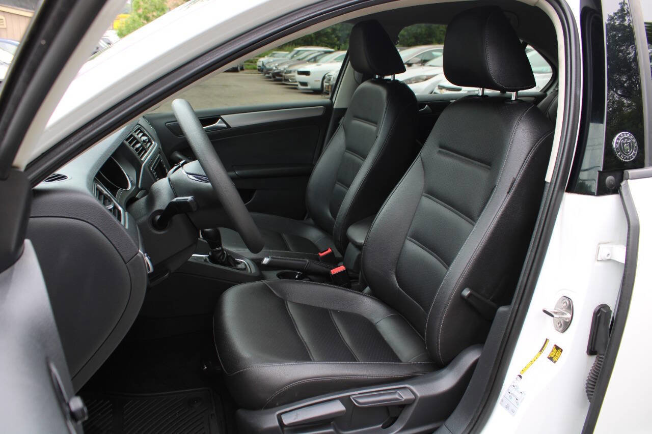 Used 2018 Volkswagen Jetta Wolfsburg Edition image 23