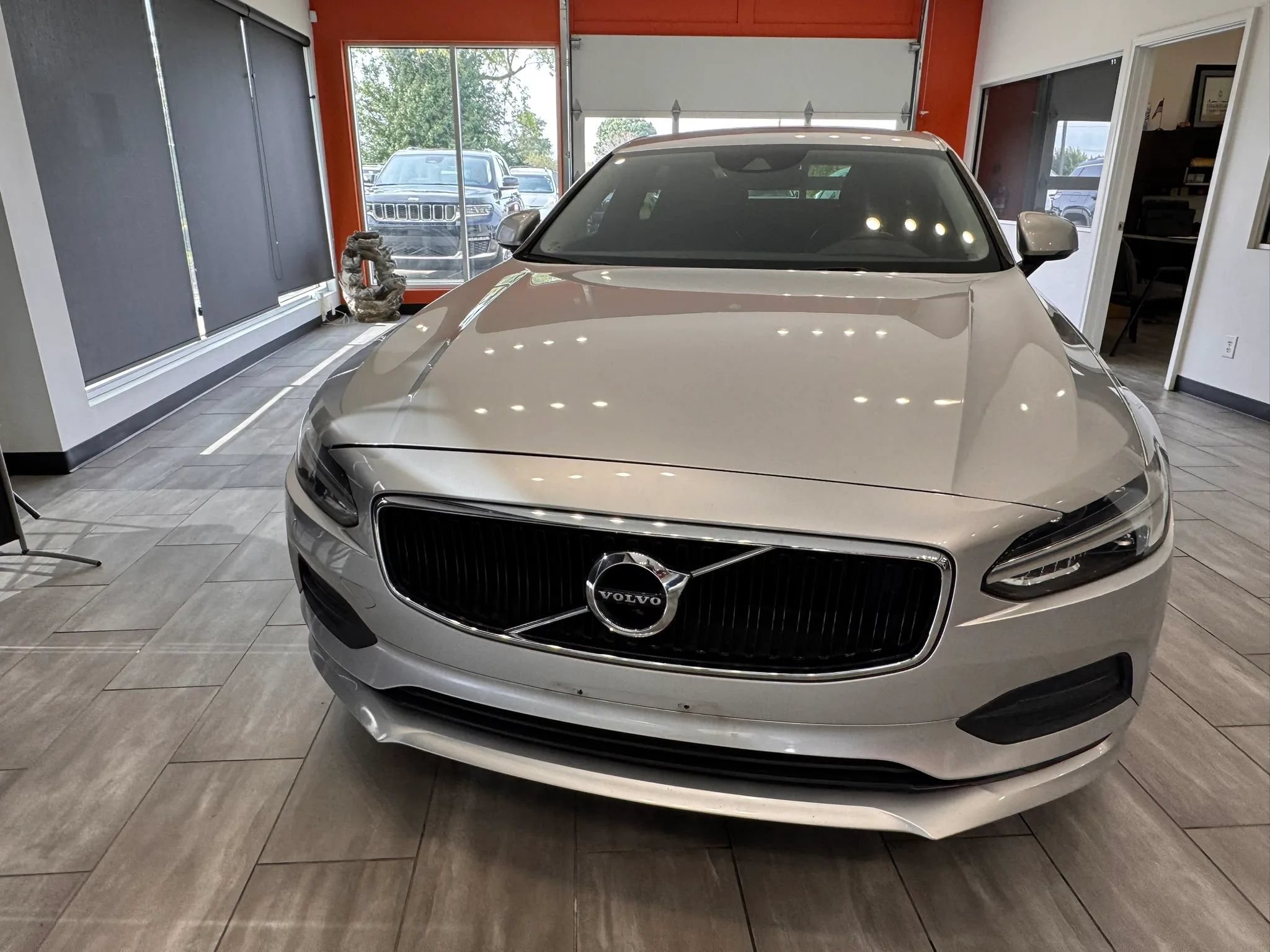 Used 2019 Volvo S90 T5 Momentum FWD image 8