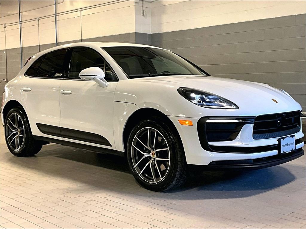 Used 2025 Porsche Macan AWD/4WD image 7
