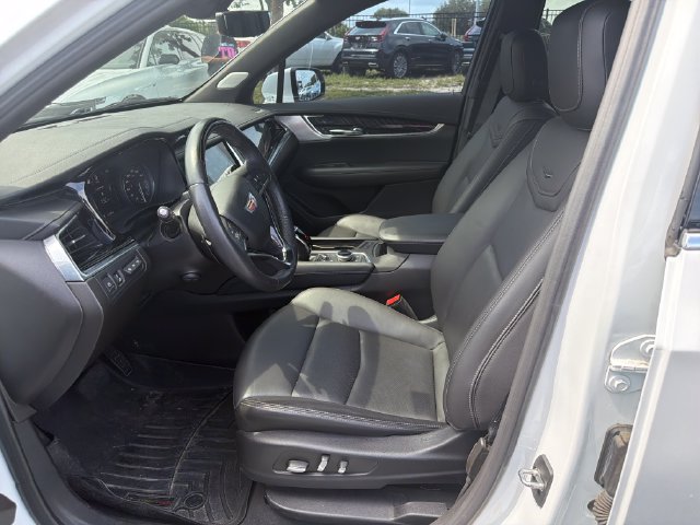 Certified 2024 Cadillac XT6 Premium Luxury w/ Technology Package FWD image 9