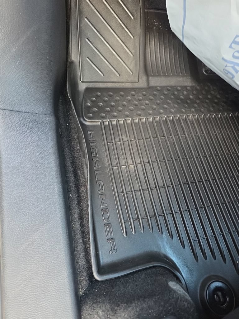 Used 2023 Toyota Highlander XLE AWD/4WD image 18