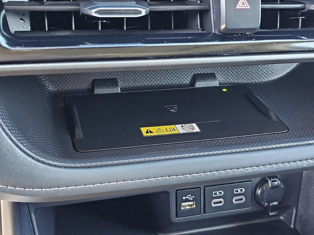 Used 2025 Toyota Highlander Limited image 32