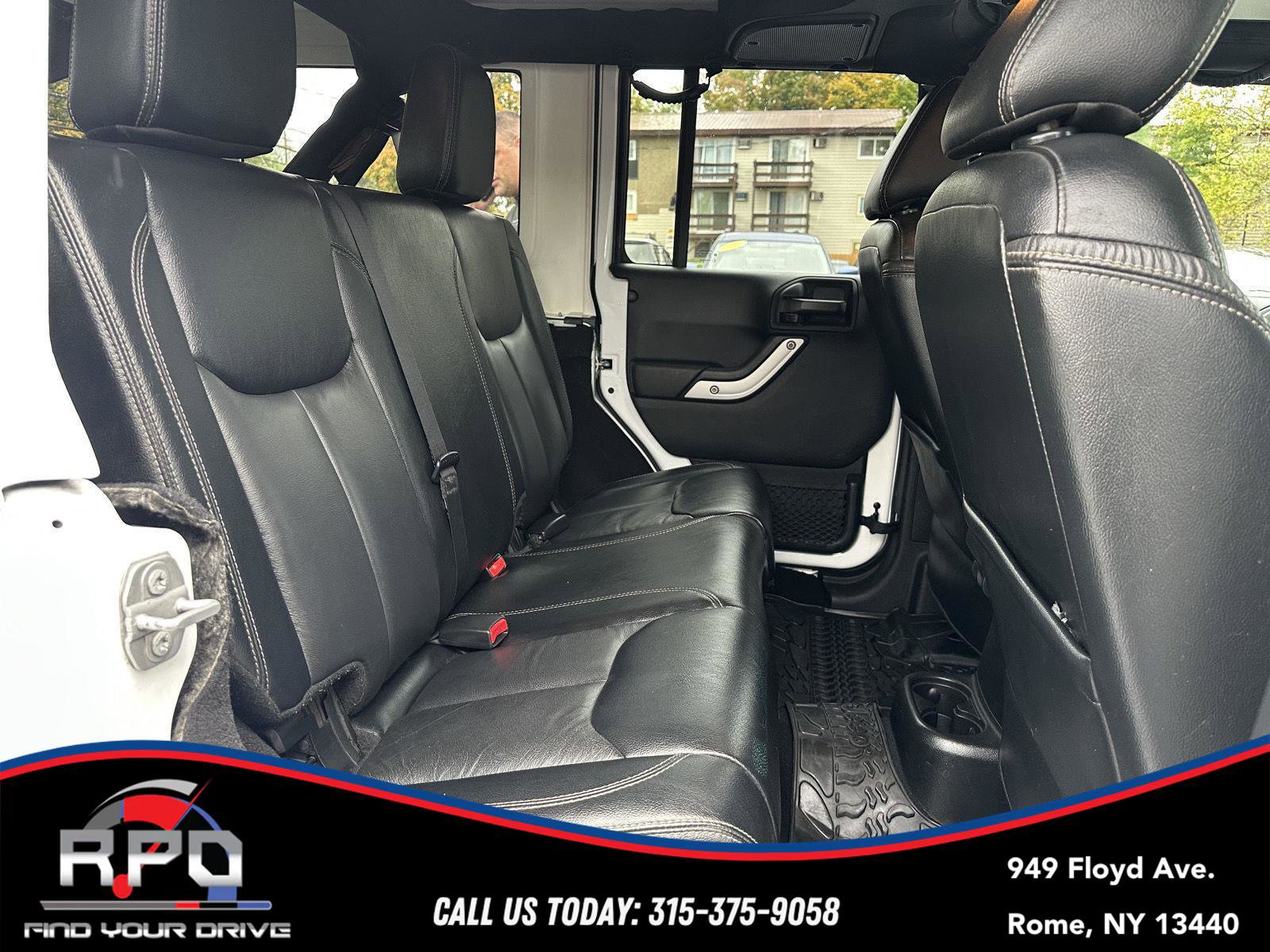 Used 2017 Jeep Wrangler Unlimited Sahara w/ Connectivity Group image 19