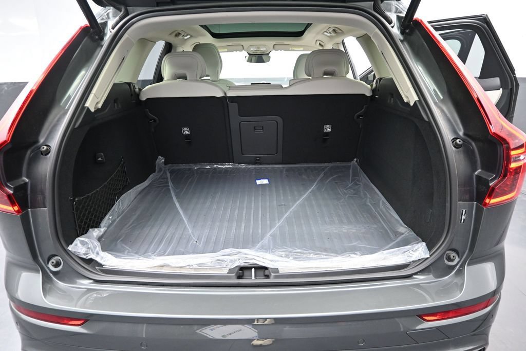 New 2026 Volvo XC60 B5 Ultra w/ Climate Package AWD/4WD image 16